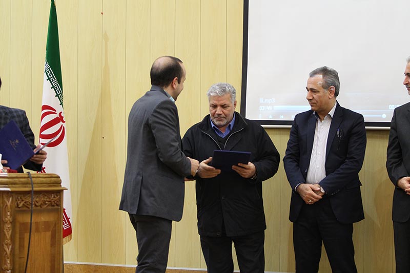 مدیر دفتر تحقیقات برق آذربایجان به عنوان پژوهشگر برتر استان