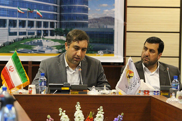 با حضور مهندس کردی مدیرعامل توانیر و مدیران صنعت برق آذربایجان برگزار شد: جلسه هم اندیشی پیرامون برنامه ها و فعالیت های صنعت برق