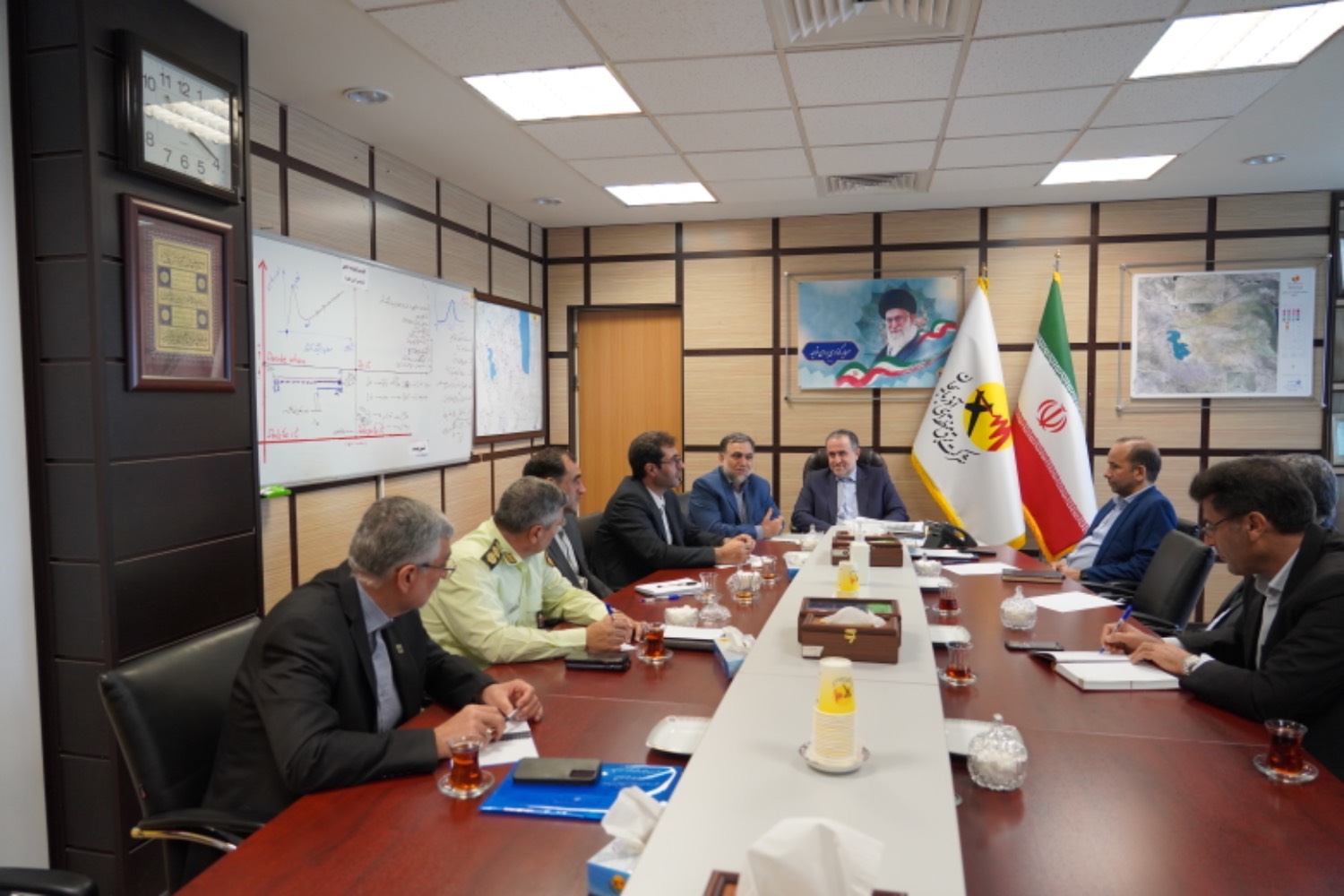 به مدت دو روز متوالی با حضور معاونین، مدیران، مجریان و کارشناسان شرکت های برق منطقه ای و آب منطقه ای آذربایجان شرقی برگزار شد: