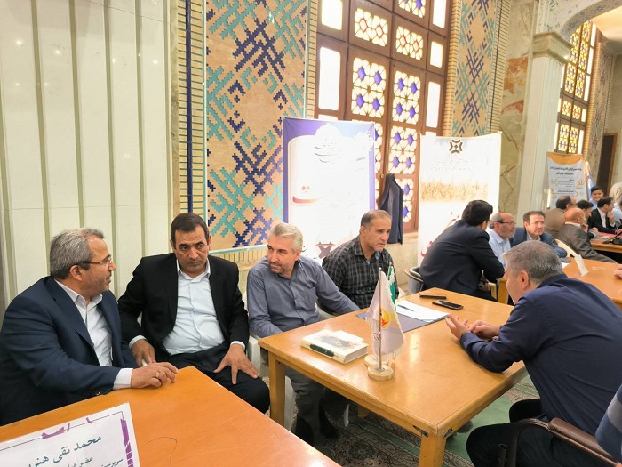 برپایی "میز خدمت" شرکت برق منطقه ای آذربایجان در مصلی اعظم امام خمینی(ره) تبریز