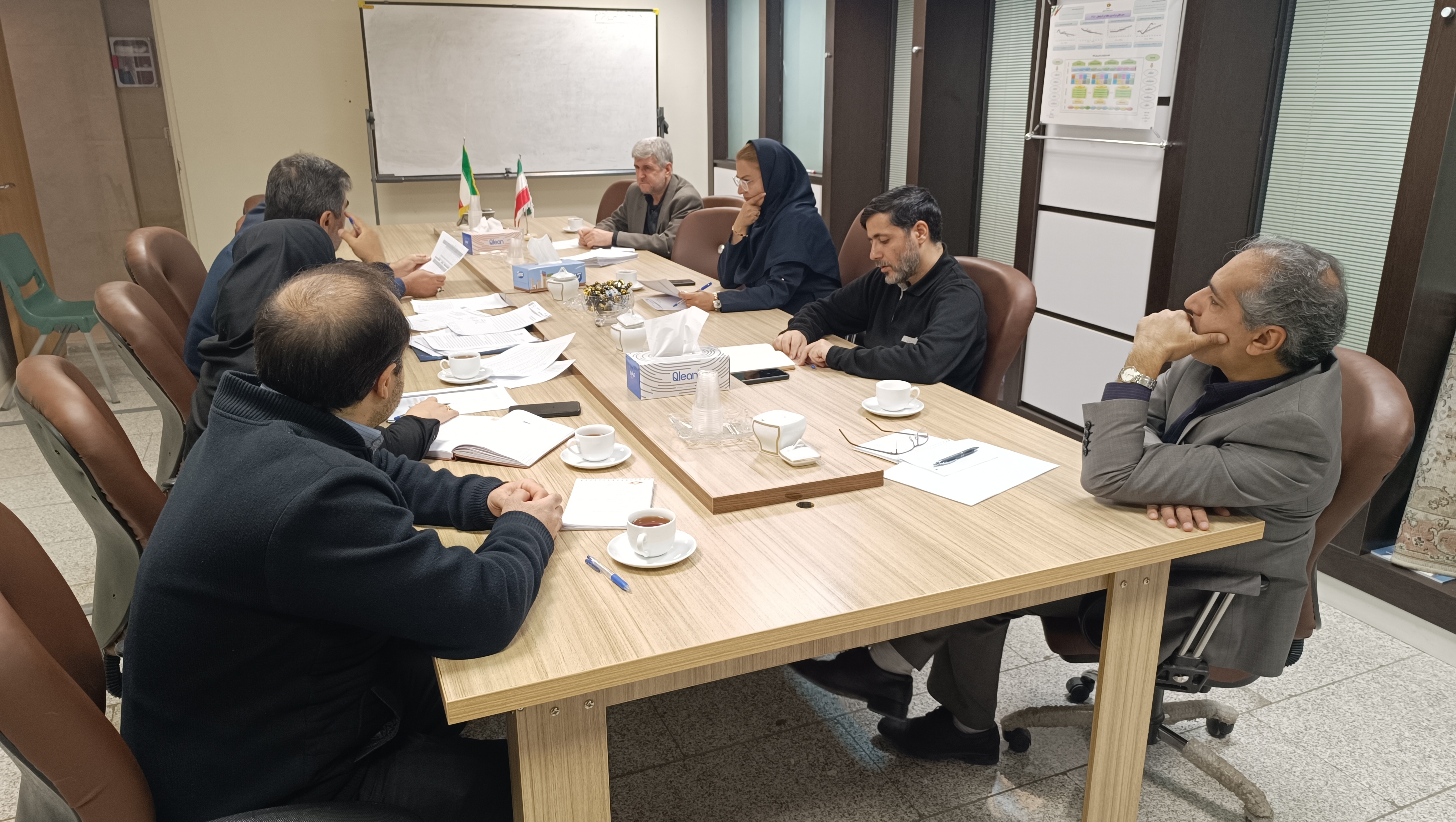 برگزاری سومین جلسه "کمیته مدیریت عملکرد" شرکت برق منطقه‌ای آذربایجان در سال 1404