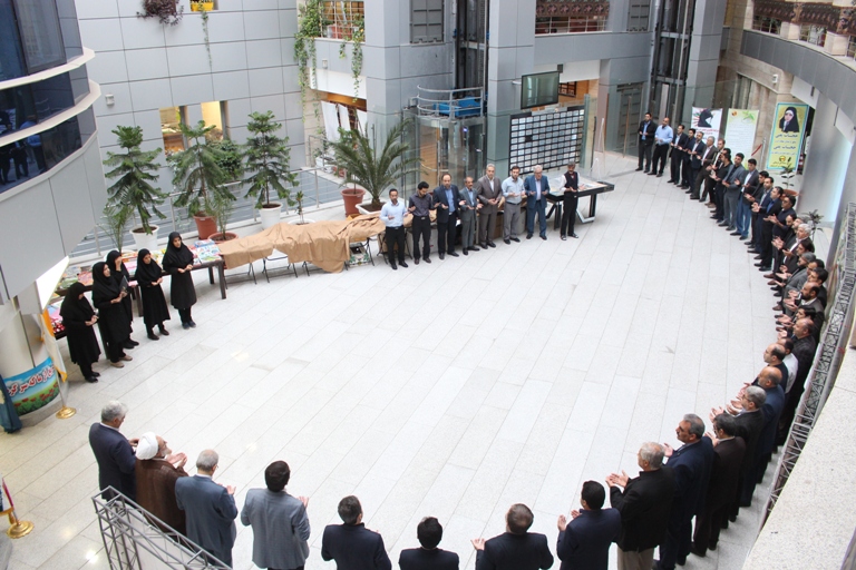 ادای احترام به شهدای والا مقام شرکت